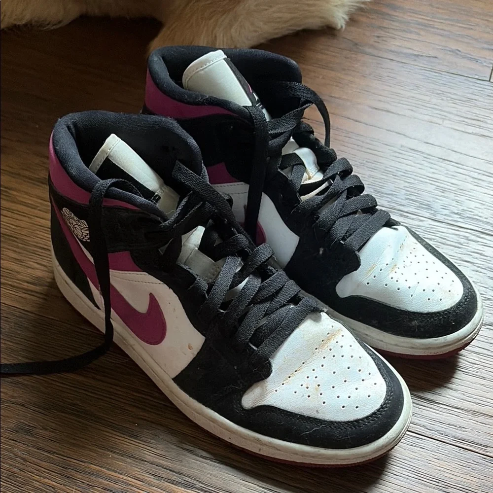 Jordan 1 Mid Women's Sneakers - Magenta/Black/White - Picture 3 of 8